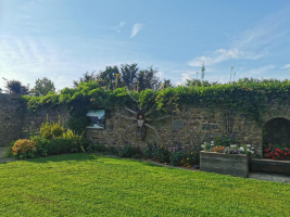 Mellé, bourg-jardin