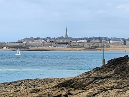 Dinard, Silence on tourne...