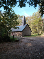 Dans un écrin de verdure