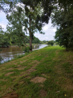 Et au milieu coule une rivière...