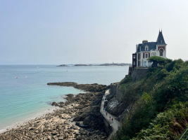 Dinard, Silence on tourne...