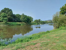 Et au milieu coule une rivière...