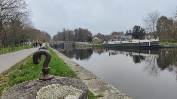 L'eau rigole au canal